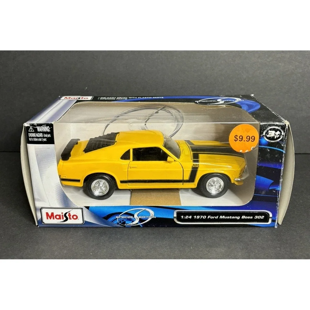 Maisto 1970 Ford Mustang Boss 302 Diecast Car Yellow 1/24 Scale #31900 with Box